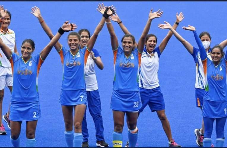 टोक्यो ओलंपिक में भारतीय महिला हॉकी टीम ने किया शानदार प्रदर्शन, फिल्म “चक दे इंडिया” की याद दिला दी