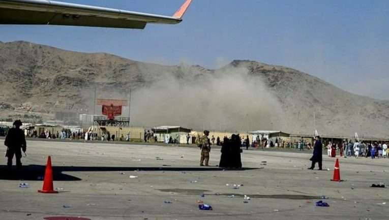 काबुल एयरपोर्ट पर दो बम धमाके, एक और धमाके की खबर, 12 अमेरिकी मरीन कमांडो समेत 60 की मौत