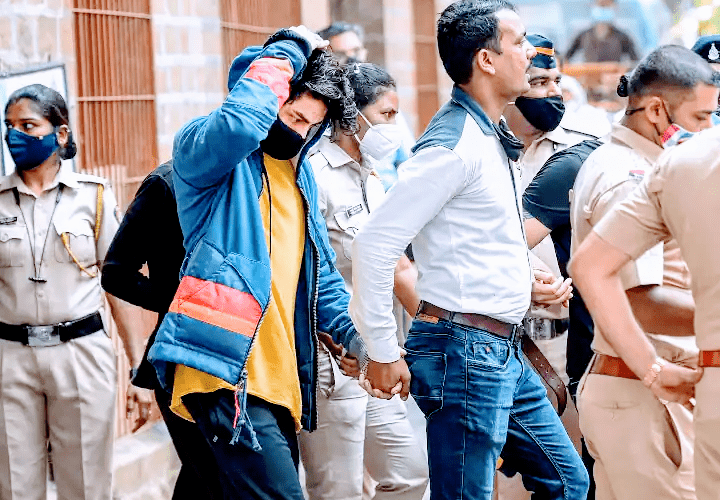 शाहरुख खान के बेटे आर्यन खान समेत 8 आरोपी को 14 दिन के न्यायिक हिरासत में भेजा गया, जमानत पर कल होगी सुनवाई