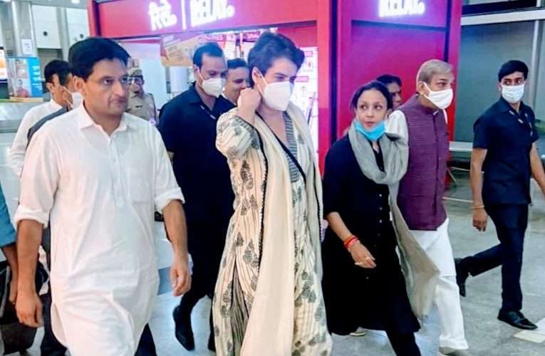 प्रियंका गांधी वाड्रा को लखीमपुर जाने से रोका, पुलिस ने किया हाउस अरेस्ट