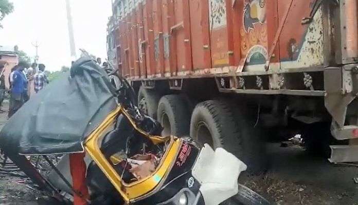 मुंगेर में बड़ा हादसा हुआ: छात्र-छात्राओं से भरे ऑटो को ट्रक ने मारी टक्कर, चार लोगों की मौके पर हुई मौत