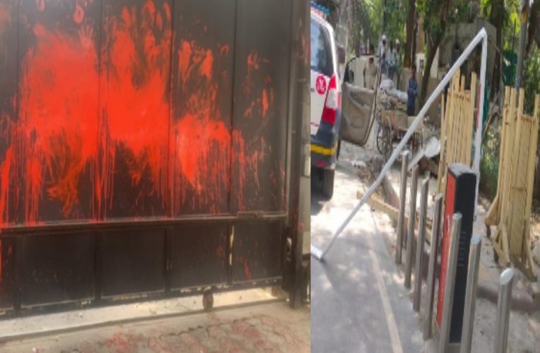 दिल्ली में CM केजरीवाल के घर पर  हमला, मनीष सिसोदिया ने कहा बीजेपी के गुंडों ने तोड़फोड़ की