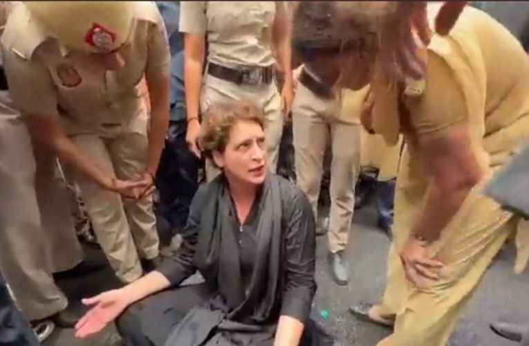 Priyanka  Gandhi को पुलिस ने किया गिरफ्तार, महंगाई के खिलाफ विरोध प्रदर्शन के दौरान सुरक्षा घेड़ा को तोडा