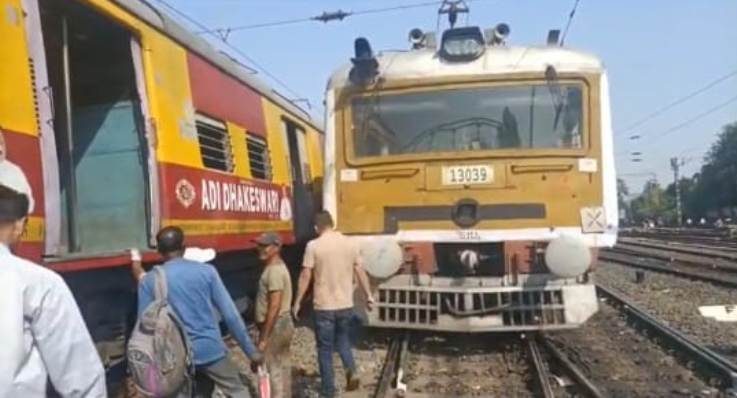 कोलकाता में भयानक रेल हादसा होने से बचा, दो लोकल ईएमयू ट्रेनें आपस में  टकराई