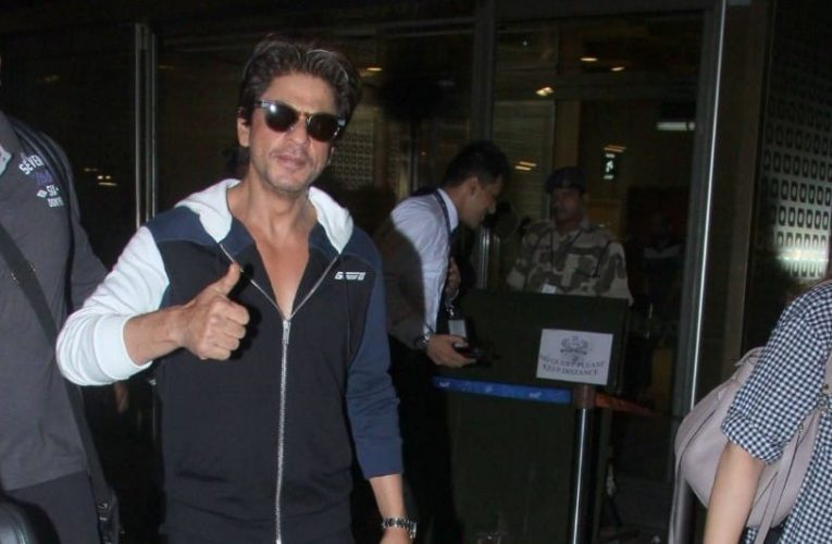 शाहरुख खान को  मुंबई एयरपोर्ट पर कस्टम वालो ने रोका,  घंटे भर बाद शाहरुख़ को छोड़ा लेकिन टीम को रोका