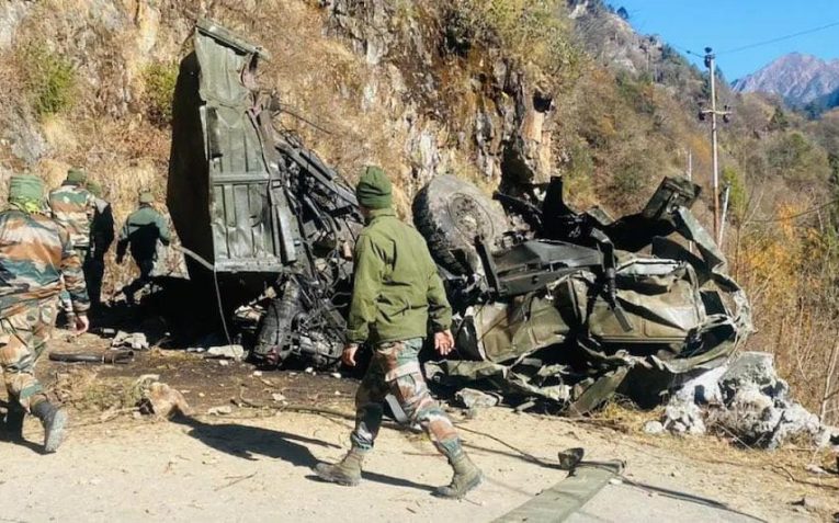 सिक्किम में सेना का ट्रक खाई में गिरा, 16 जवानों की मौत , 04 घायल जवानों को हवाई मार्ग से निकाला गया