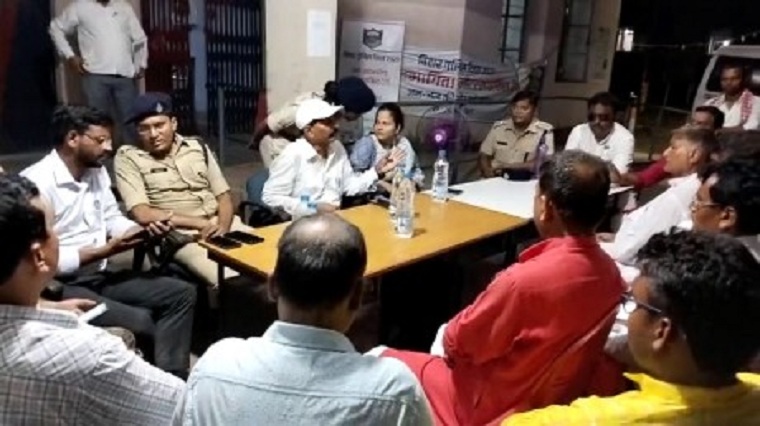 बगहा में दो समुदाय में झड़प मामले में 50 से अधिक लोग किये गए गिरफ्तार,  शांति बहाल के लिए बैठक की गई