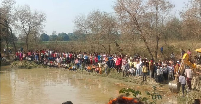 UP Road Accident : कासगंज जिले में भयानक सड़क हादसा, ट्रैक्टर ट्रॉली तालाब में पलटी, 22 लोगो की मौत