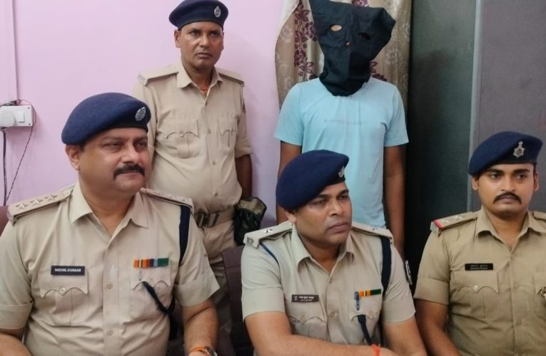 पटना पुलिस ने फाइनेंस कर्मी के लूट के आरोपी को किया गिरफ्तार , रूपये व लूट के समान बरामद