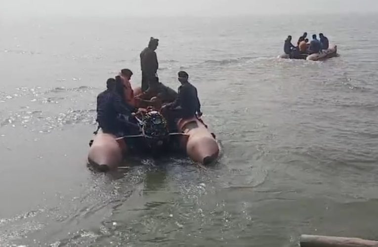 कटिहार नाव हादसे के 3 दिन बाद भी प्रशासन के हाथ खाली , परिजनों की आंखें पथरा गई अपनों की आस में